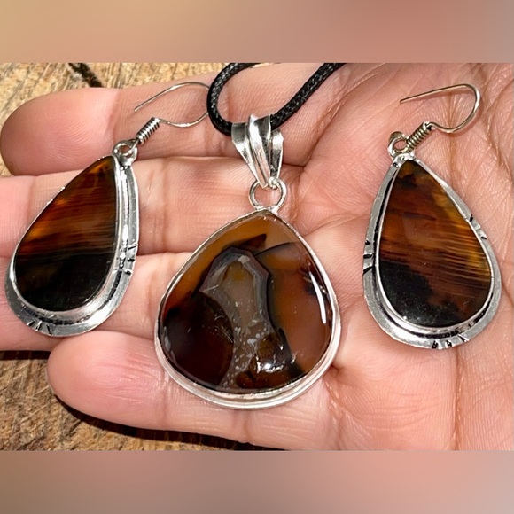 Montana Fire Moss Agate Pendant & Earrings Set - Picture 3 of 13